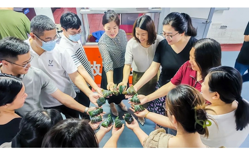 端午 - 天華實業(yè)集團(tuán)舉辦“品民俗·迎端午”活動